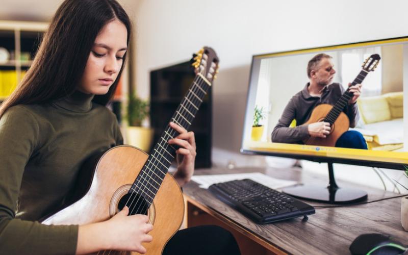 آموزش آنلاین موسیقی در نخشبی آکادمی