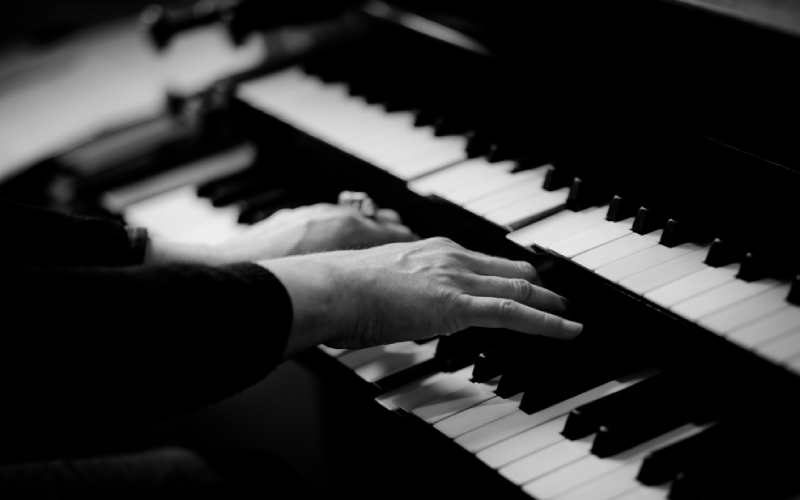 استقلال انگشتان پیانو