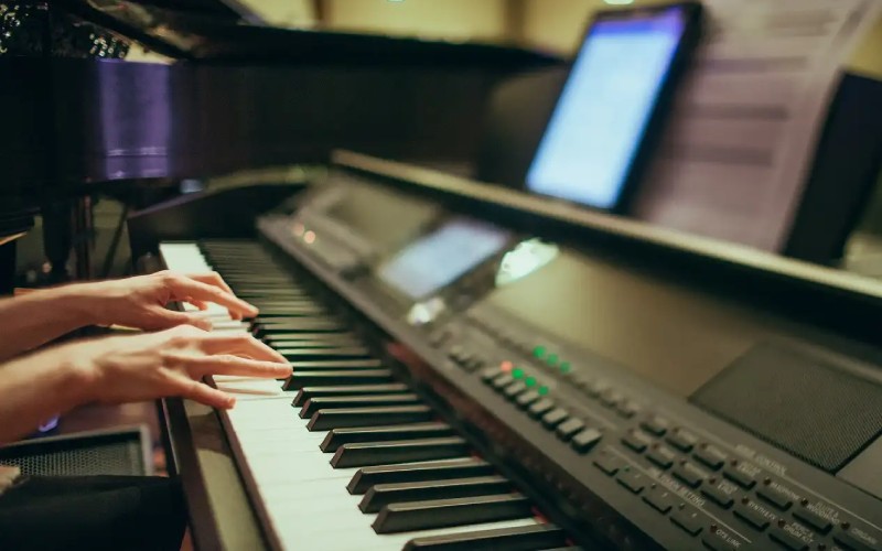 آموزش نواختن پیانو