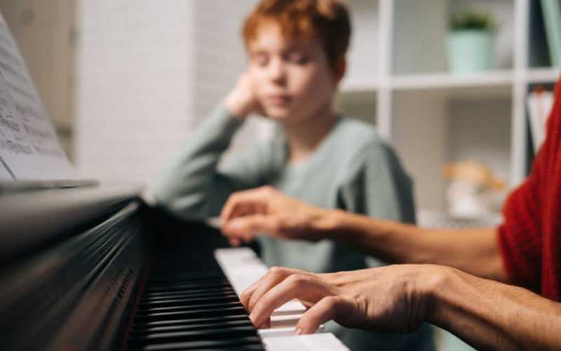 آموزش پیانو به کودکان در نخشبی آکادمی