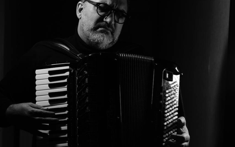 چگونه از آکاردئون خود مراقبت کنیم؟ | نکات مهم نگهداری و کوک آکاردئون – آکادمی نخشبی
