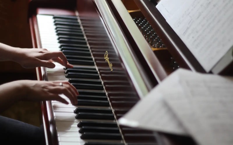 آموزش پیانو برای مبتدیها؛ راهنمای کامل از انتخاب ساز تا اولین نُت